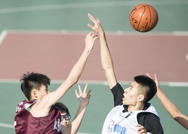 主持人汪涵邀请丹尼尔·克雷格与邦女郎品尝中国绿茶 《私人订制》12月19日上映 郑恺点歌感动宋丹丹 2013-12-06 由王朔编剧，冯小刚执导，葛优、郑恺领衔主演，范伟、宋丹丹等人加盟的2013年贺岁喜剧《私人订制》已正式定档12月19日公映。