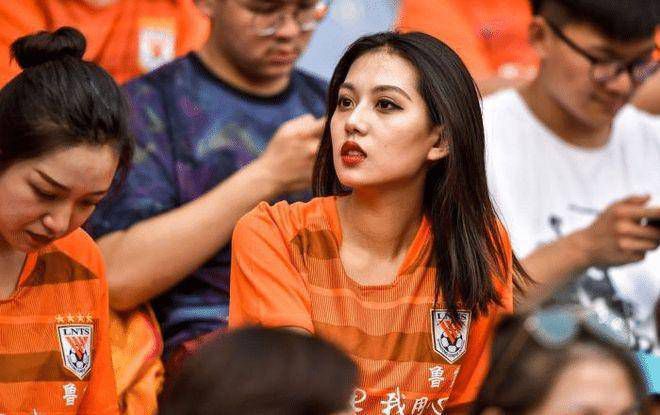 布拉德·皮特亲女儿改名为希·朱莉2025-06-05 不受吹牛老爹影响!