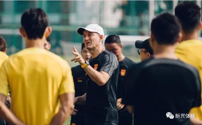 电影界和广告界相关人士称“似乎看到了她刚出道时的那种青涩感觉和挑战精神”，将全智贤不同以往的举动比喻做“新人精神”。