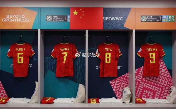 在开业当天，特意邀请了“中国电影皇后”胡蝶来剪彩，并放映了中国第一部有声故事片《歌女红牡丹》。