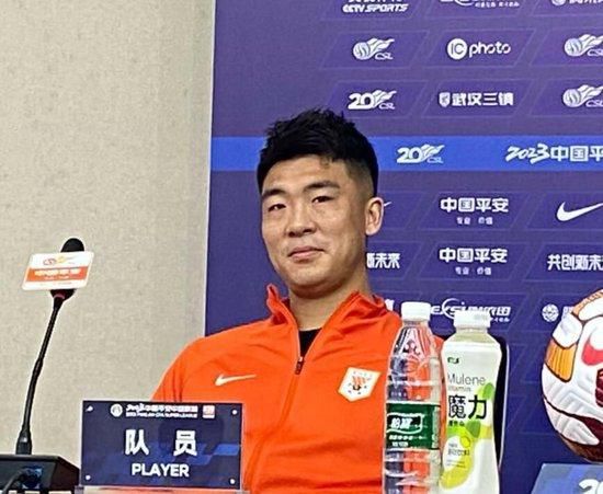 预告中，面对Junior的追杀，威尔仍 威尔史密斯变网红博主 在线精分安利《双子杀手》 2019-09-17 他来了，他来了，网红博主威尔·史密斯又来了。