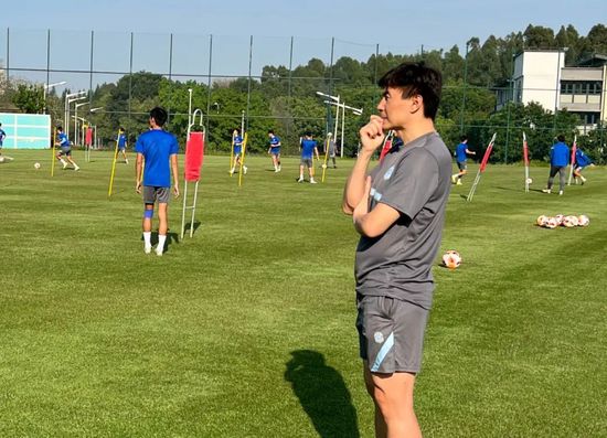 一个由女性组成的离婚律师团队离开了一家男性主导的事务所，开创了自己的强势业务。