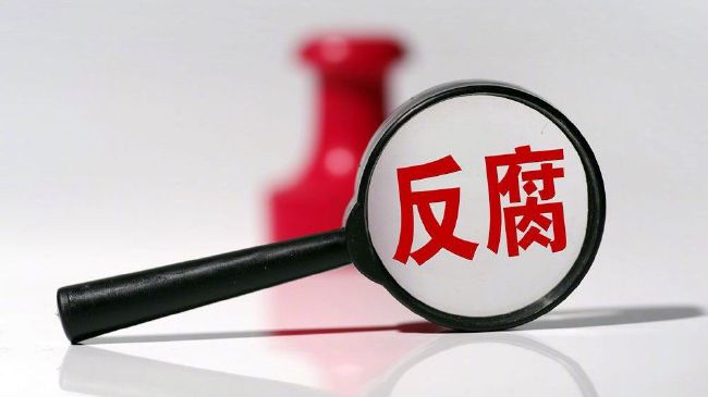 导演丹尼斯·维伦纽瓦携演员艾米莉·布朗特、乔什·布洛林出席。