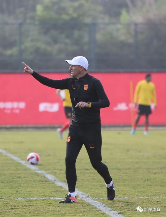 从选角到拍摄，这部影史经典背后有哪些趣闻与故事，借着《鹿鼎记》“重映”，一起跨越时空回忆一下。