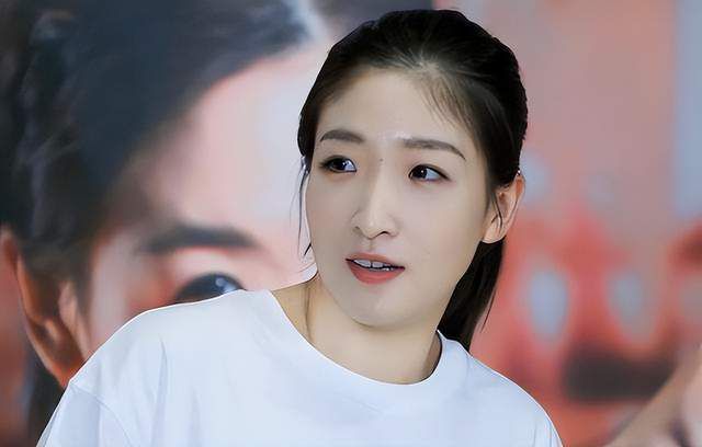 布兰登·费舍加盟《蝙蝠女》 饰演超级反派萤火虫 2021-10-26 DC和华纳旗下的影片《蝙蝠女》已经步入正轨。