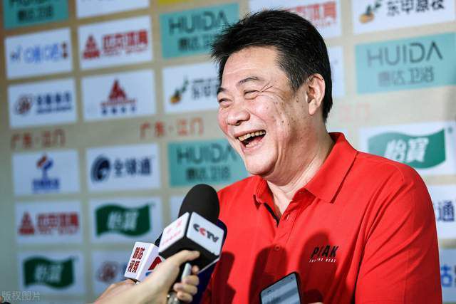 预告中狗狗豪七陪伴女主人一起成长，时刻守护着她。