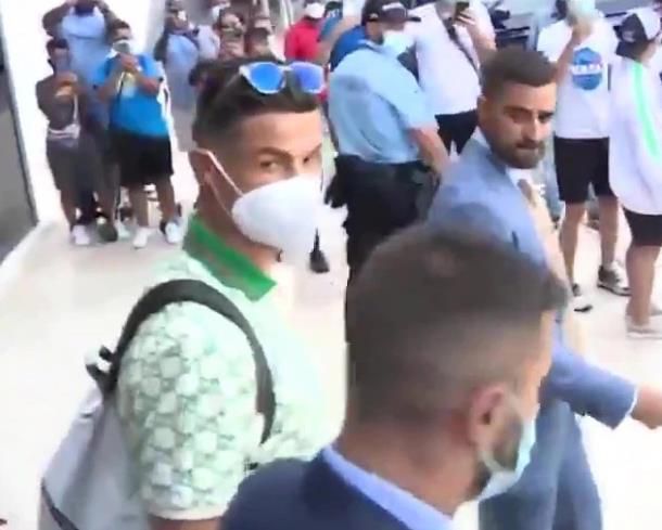 违者将追究其相关法律责任 标签： 请和我的老公结婚佐藤健朴敏英 ： 相关新闻 《玻璃之心》曝幕后照 佐藤健等人庆菅田将晖杀青2025-08-14 开播倒数！