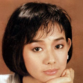 刘德华上海开唱演出火辣 秀肌肉与舞伴玩借位吻 2013-09-12 上海，9月11日，刘德华上海演唱会举行。