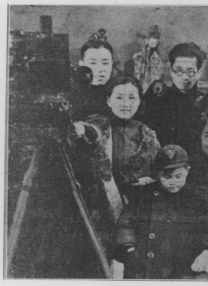 《三少爷》发布会蒋梦婕林更新不避嫌台下咬耳朵 2016-12-02 近日，由徐克监制，尔冬升执导的武侠巨制《三少爷的剑》在北京举行首映发布会，林更新，蒋梦婕等一众主创悉数出席，与媒体大方分享拍摄经历。