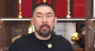 预告中，成龙饰演的老罗，决心要把自己的爱马赤兔培养成龙虎武师。
